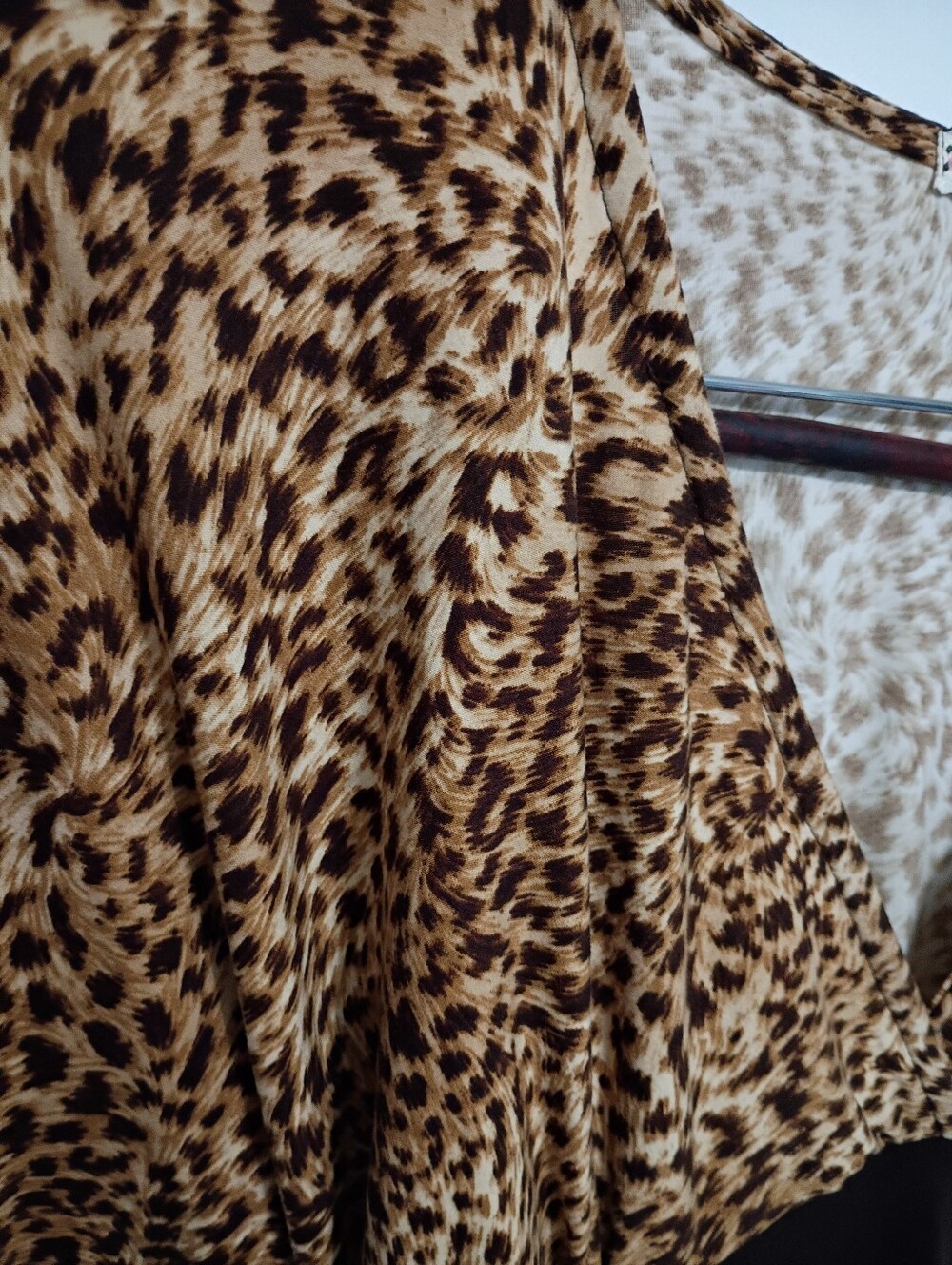 XXI Brand Leopard Print V-Neck Women's Top Size L - Picture 2 of 5